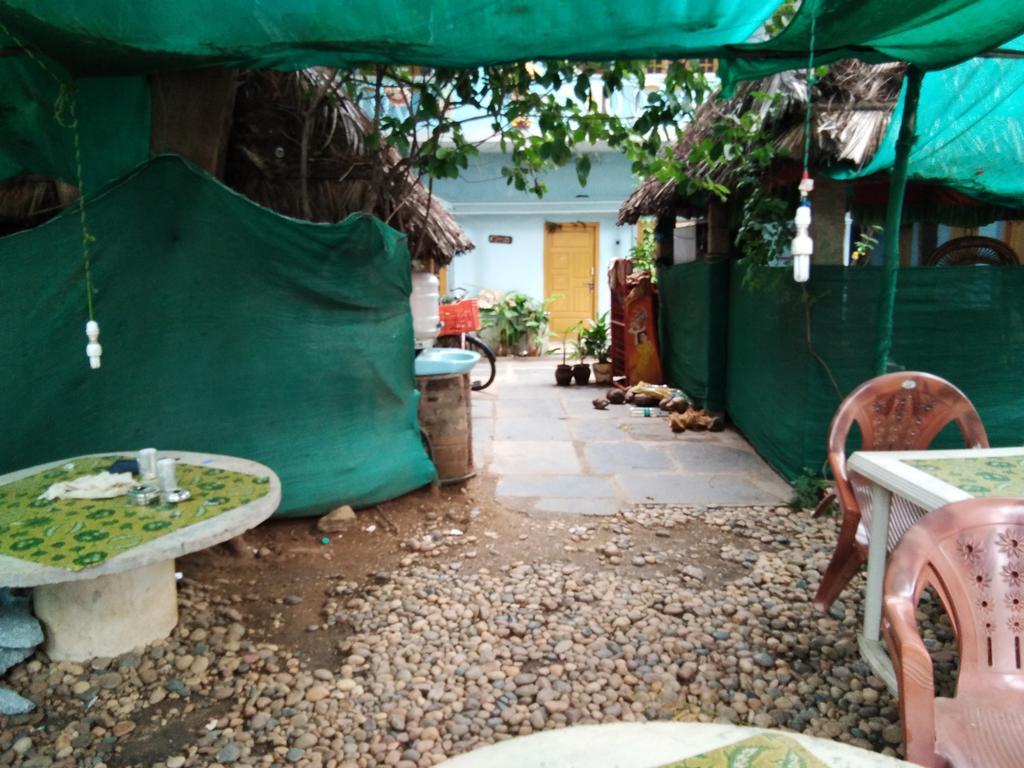 Bobby Guest House Хампи Екстериор снимка